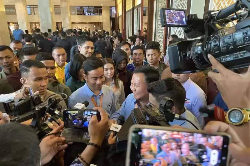 Kalem, Gibran Lebih Suka Dengar Aspirasi Masyarakat Ketimbang Bicara Panjang