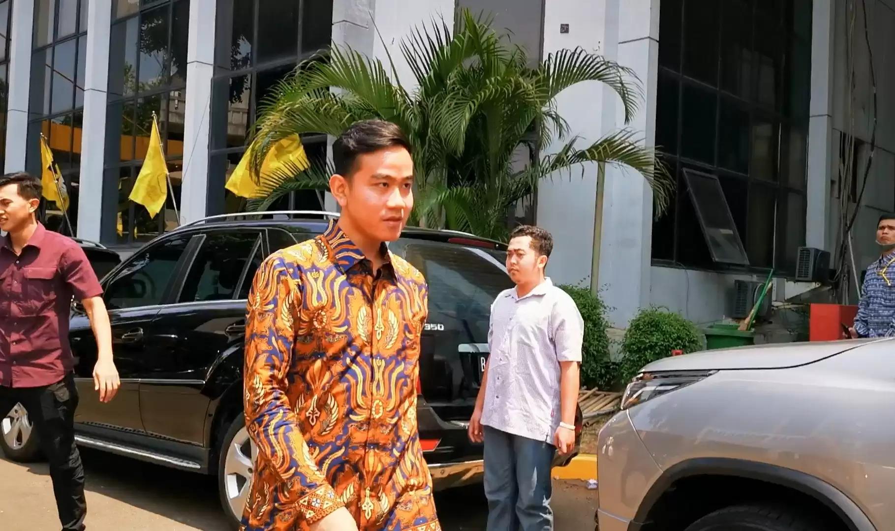 Belum Juga Dikuningkan, Gibran Tunggu Dipecat dari PDIP