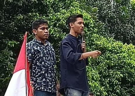Banteng Merah Tersandera