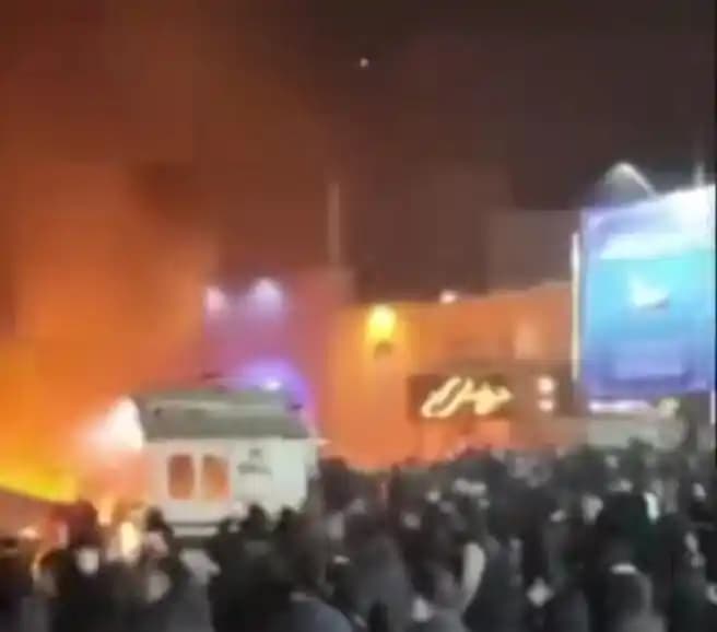 Demo Besar di Iran