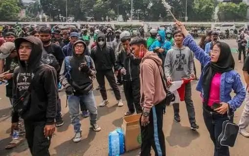 Demo di Depan Gedung DPR