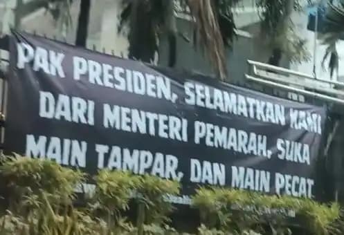 Demo di kemendikti