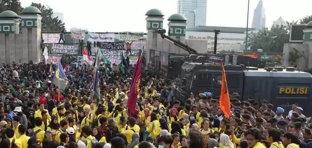 Demo dpr UU Pilkada