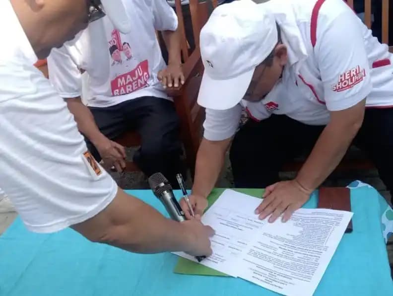 Detik-detik Penandatanganan Pakta Integritas Oleh Calon Walkot Bekasi