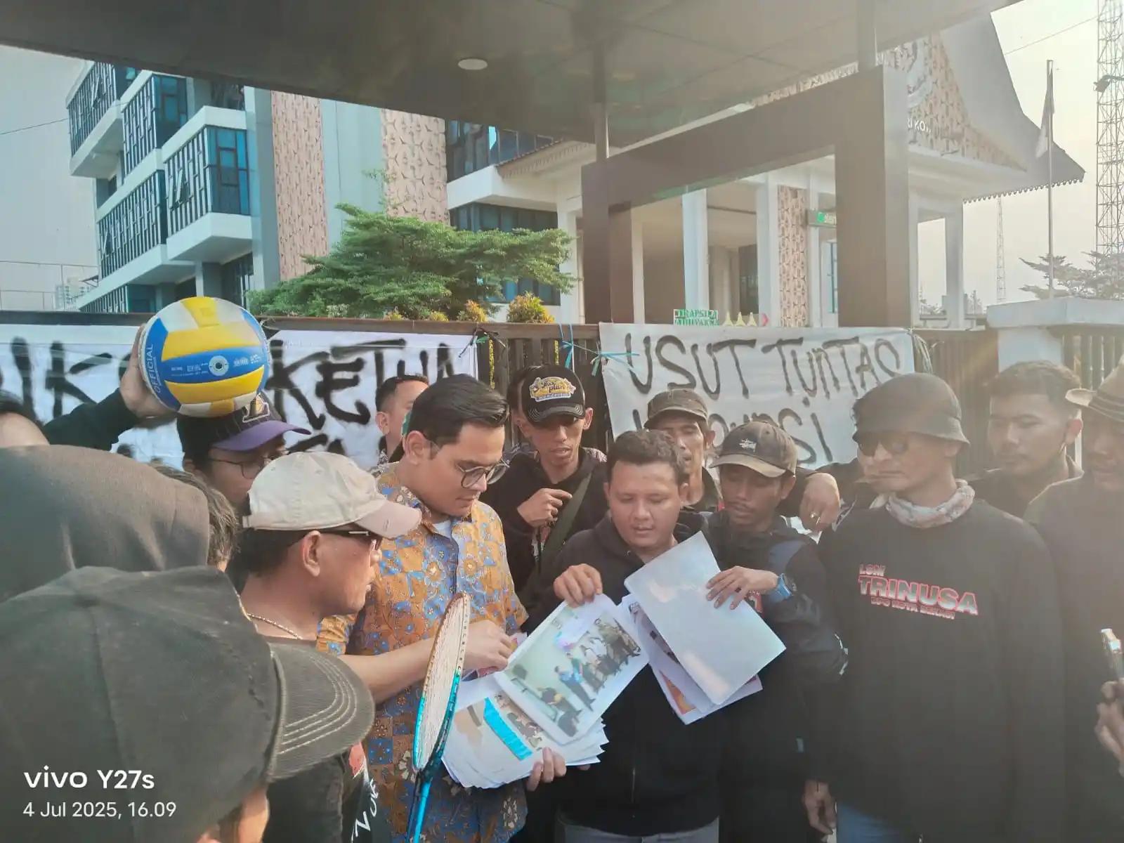 Diduga Terlibat Korupsi Kelengkapan Alat Olahraga, Kejari Kota Bekasi Didesak Periksa Tri Adhianto