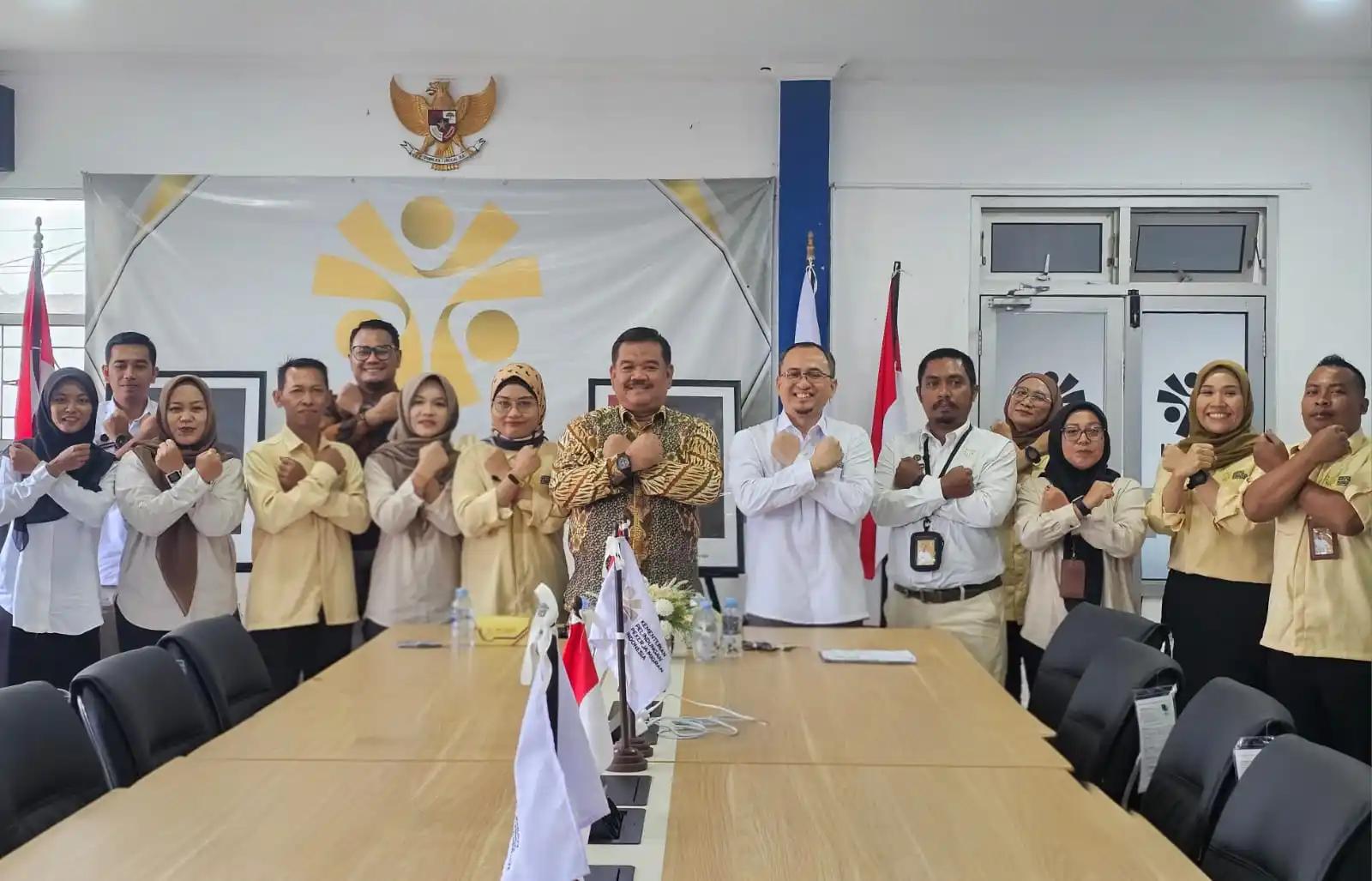 Direktur Jenderal Penempatan KemenP2MI  Ahnas saat di  lingkungan BP3MI Yogyakarta. (Dok. KemenP2MI)