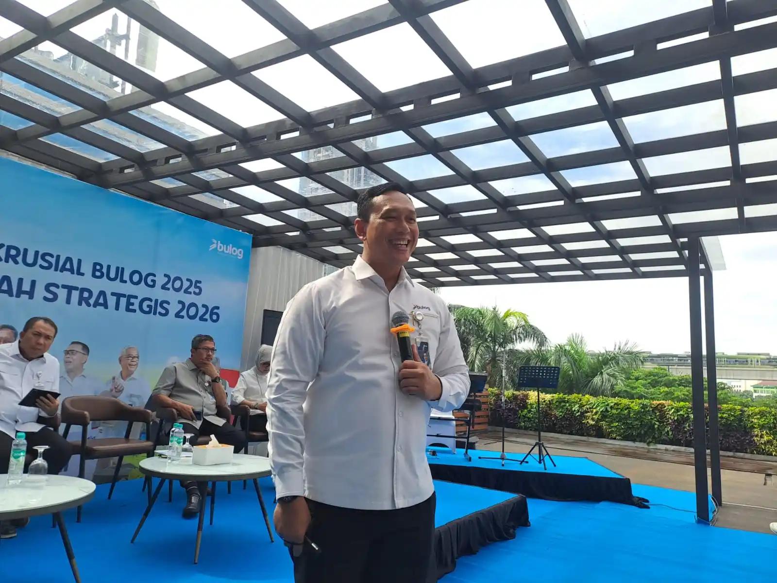 Dirut Perum BULOG Letjen TNI (Purn) Ahmad Rizal Ramdhani  beberkan capaian tahun 2025. (Foto. Rizal Siregar)