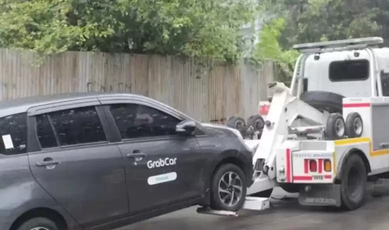 Dishub DKI Derek mobil parkir Liar