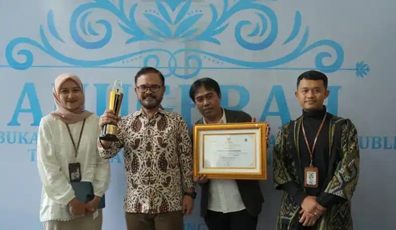 Diskominfo Kabupaten Bandung usai menerima penghargaan