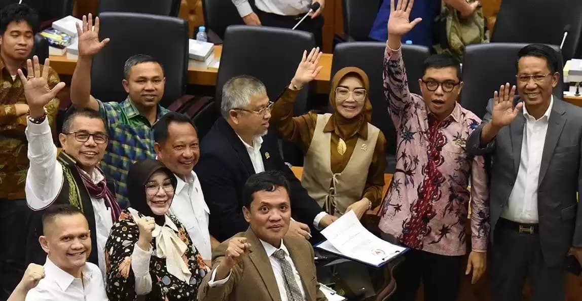 DPR Pembangkan Konstitusi