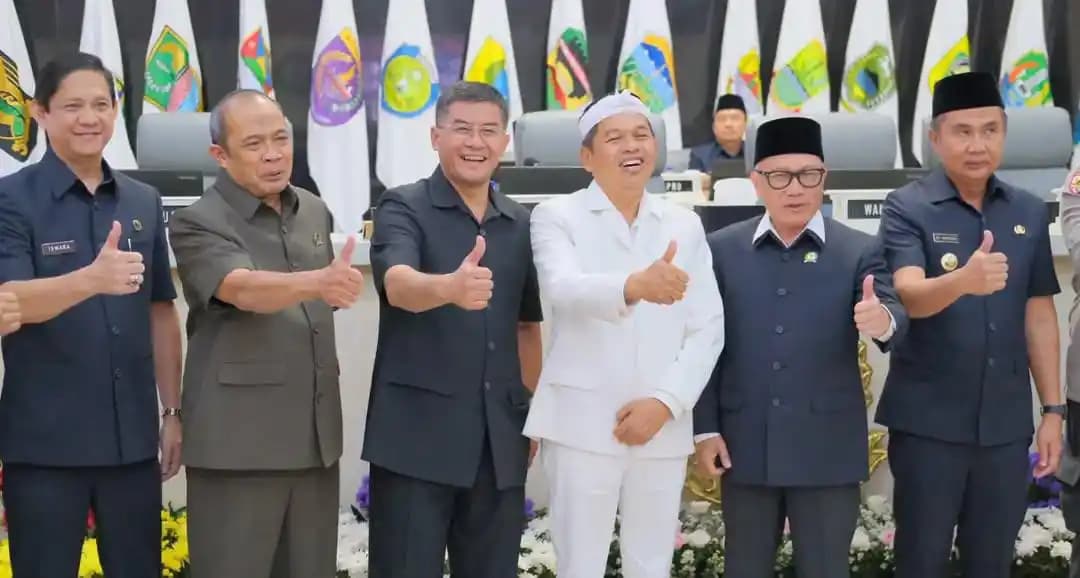 DPRD Provinsi Jawa Barat (Jabar) saat menggelar Rapat Paripurna tentang pengumuman hasil penetapan pasangan calon Gubernur dan Wakil Gubernur Jabar