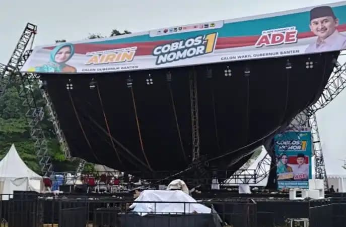 Dua orang dilaporkan terluka akibat tertimpa material panggung