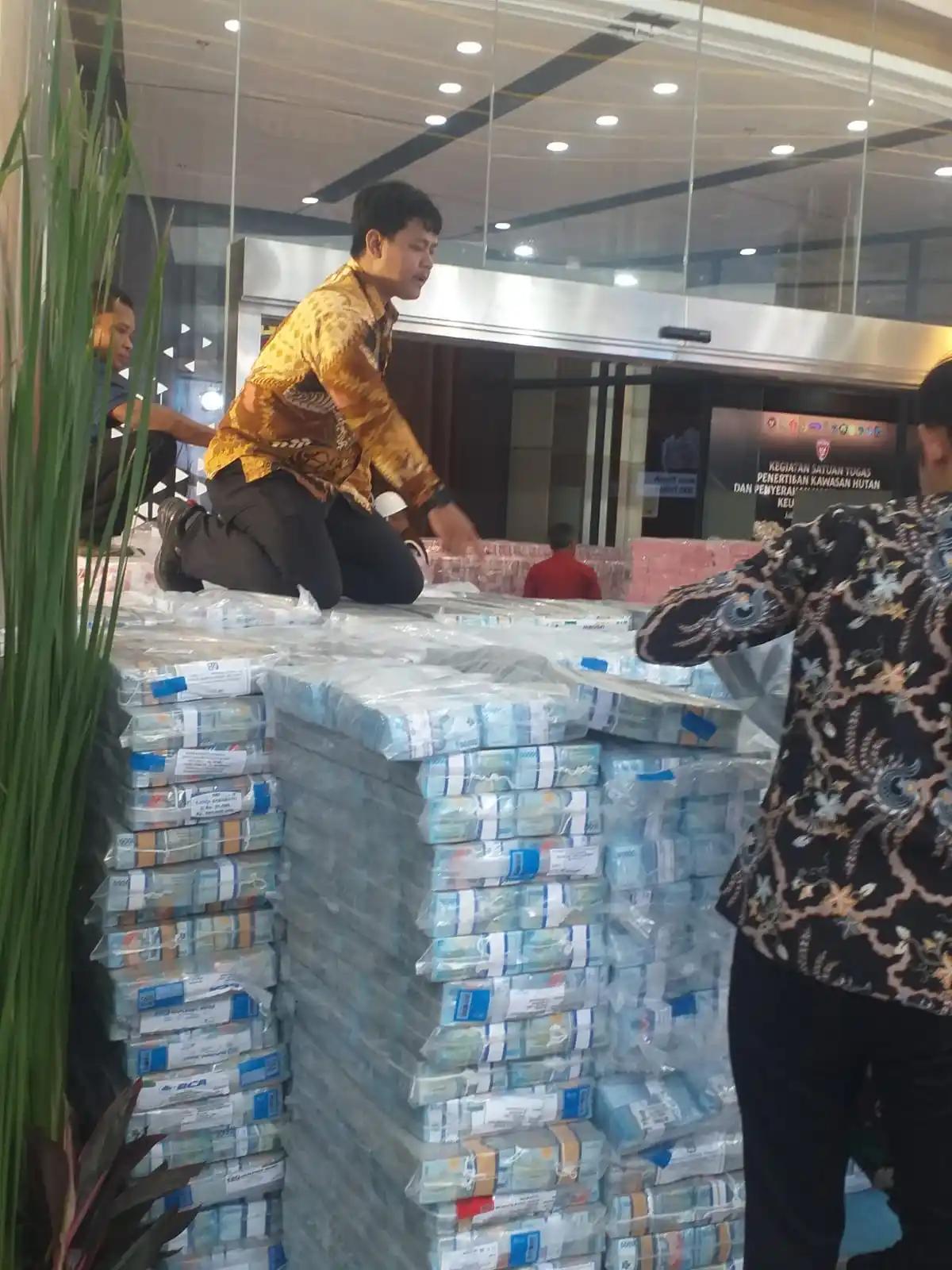 Duit Hasil Sikat Satgas PKH