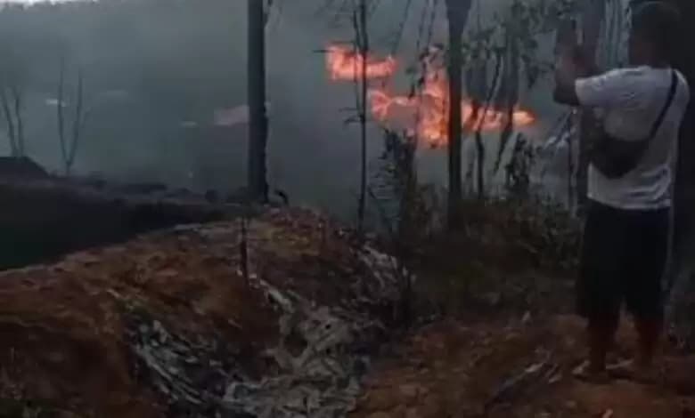 Sumur bor ilegal milik oknum Kades IW, mengeluarkan minyak mentah mencemari Sungai Parung (Foto: Dok MI/Ist)