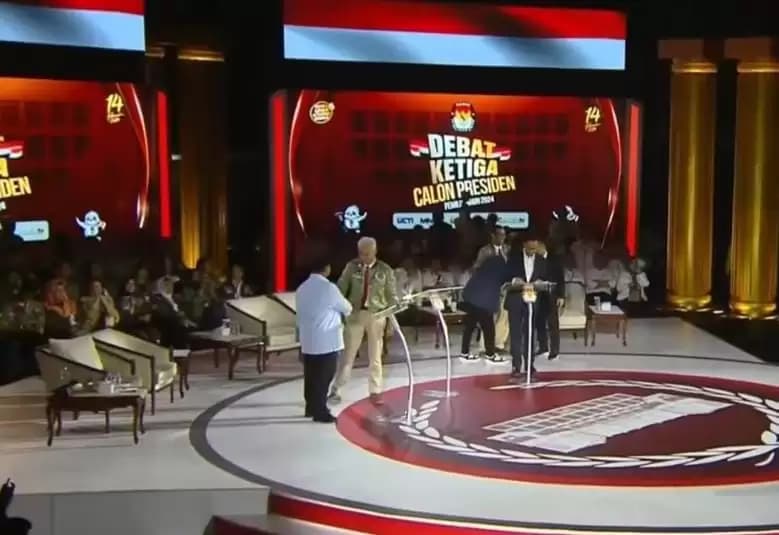 Tak Bersalaman dengan Anies Usai Debat, Prabowo: Saya Lebih Tua dan Senior dari Dia!
