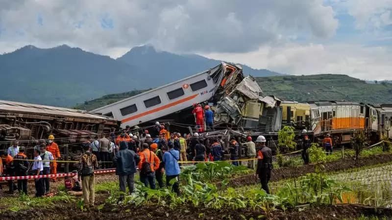 Tabrakan Kereta di Bandung Diduga Kelalaian Pengatur Lintasan, DPR Minta Evaluasi DJKA