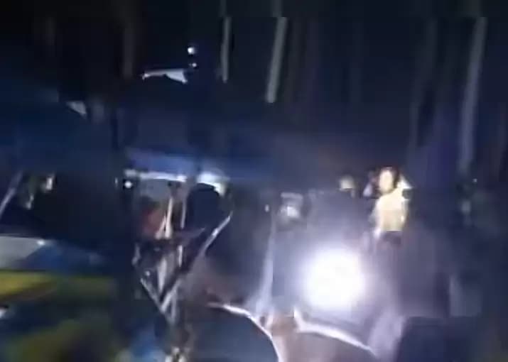 KA Probowangi Tabrak Minibus di Lumajang, 11 Orang Tewas