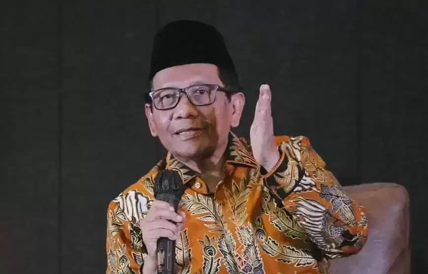 Mahfud Sebut Ada Pejabat yang Tersandera Kasus dan Diperas Oknum APH, Warganet Unggah Foto Airlangga Hartarto dan Khofifah