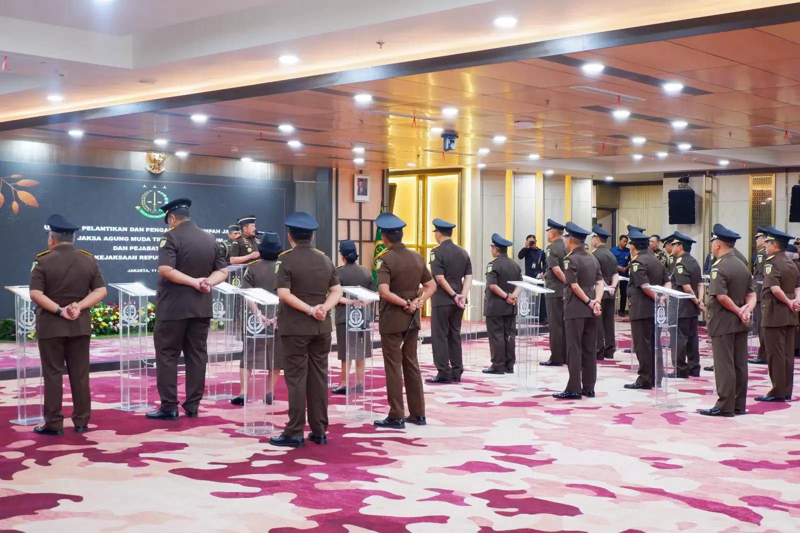 Jaksa Agung ST Burhanuddin mengucapkan selamat kepada pejabat yang dilantik hari ini (Foto: Dok MI)