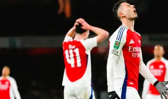 Ekpresi rasa kecewa terlihat pada para pemain Arsenal