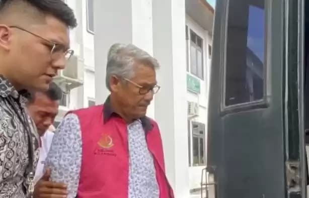 Eks Bupati Kuansing, Sukarmis