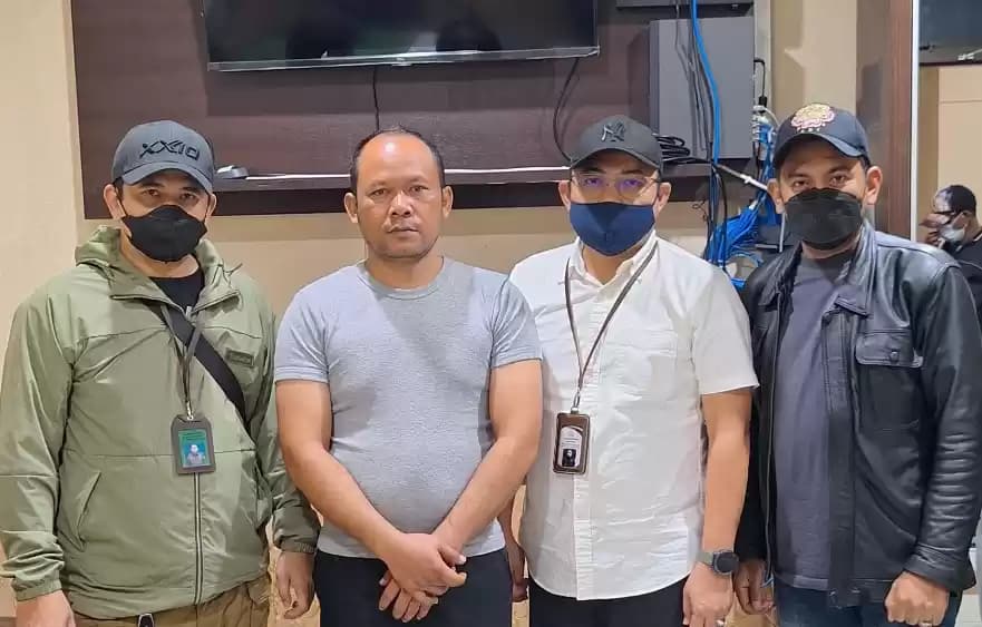 Eks Pj Kepala Desa Sandeley 'AS' Ditangkap Kejagung
