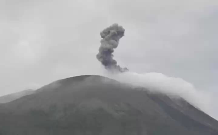 Erupsi Gunung Ile Lewotolok, Kupang, NTT