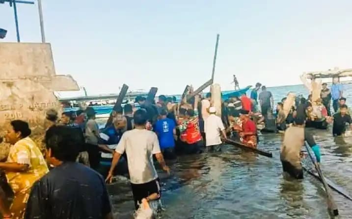 Evakuasi Korban dermaga ambruk