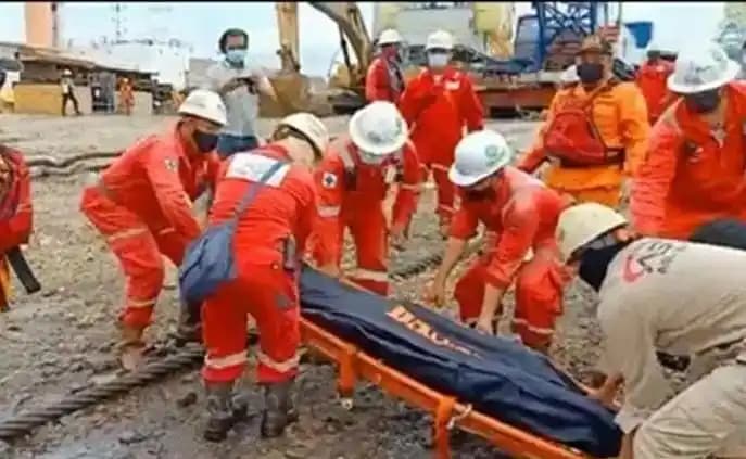Evakuasi Korban Kapal MT Federal II Meledak di Batam