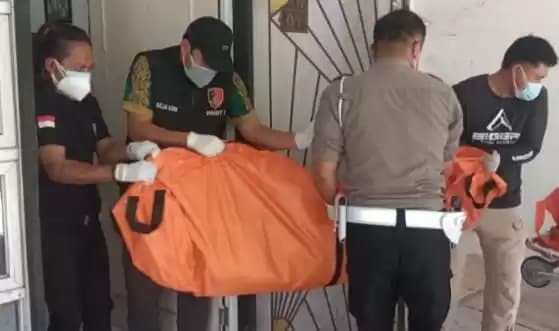 Evakuasi mayat kakek nenek di Bogor