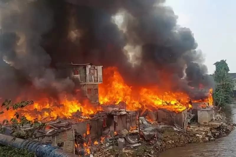 Dua Orang Luka-luka Akibat Kebakaran Rumah di Manggarai