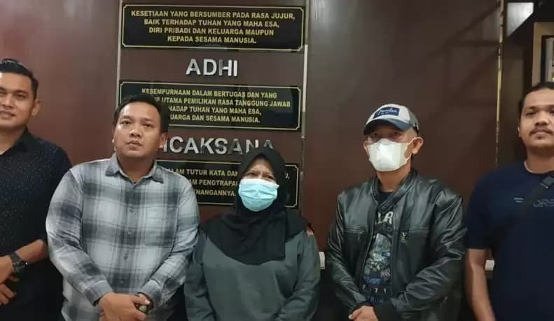 Kejari Jakbar Tangkap Penipu Bermodus Investasi Emas Rp3,7 Miliar