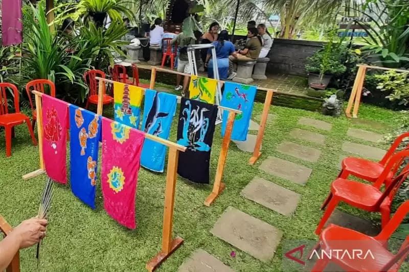 Fakta Batik Bali, Warna, hingga Motif