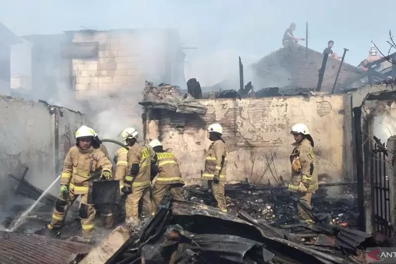 Tujuh Bangunan di Klender Ludes Terbakar