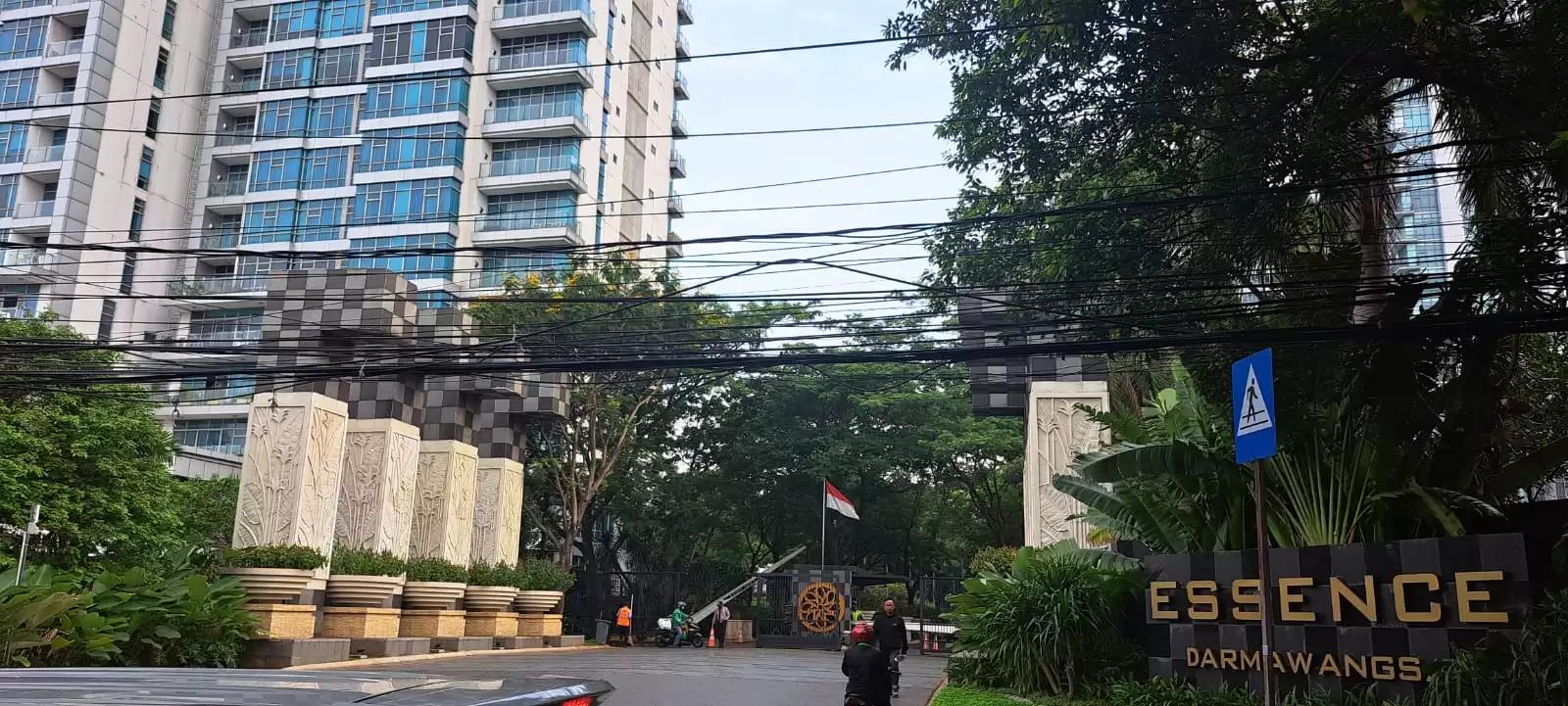 Polda Metro Angkut Koper Hitam dari Apartemen Mewah Firli Bahuri