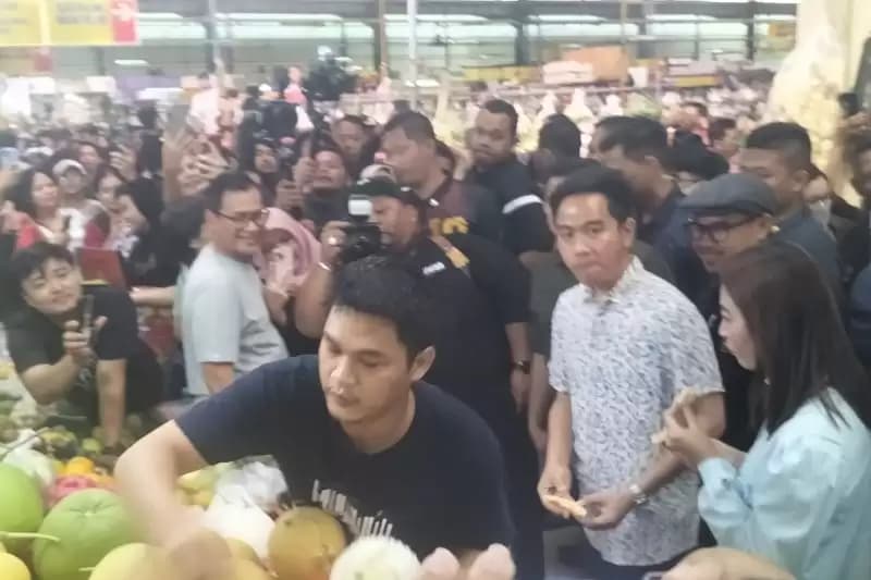 Kampanye di Tangsel, Gibran Blusukan Pasar Modern BSD City