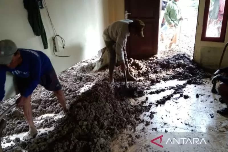 Dua Kecamatan di Cianjur Dilanda Banjir dan Longsor