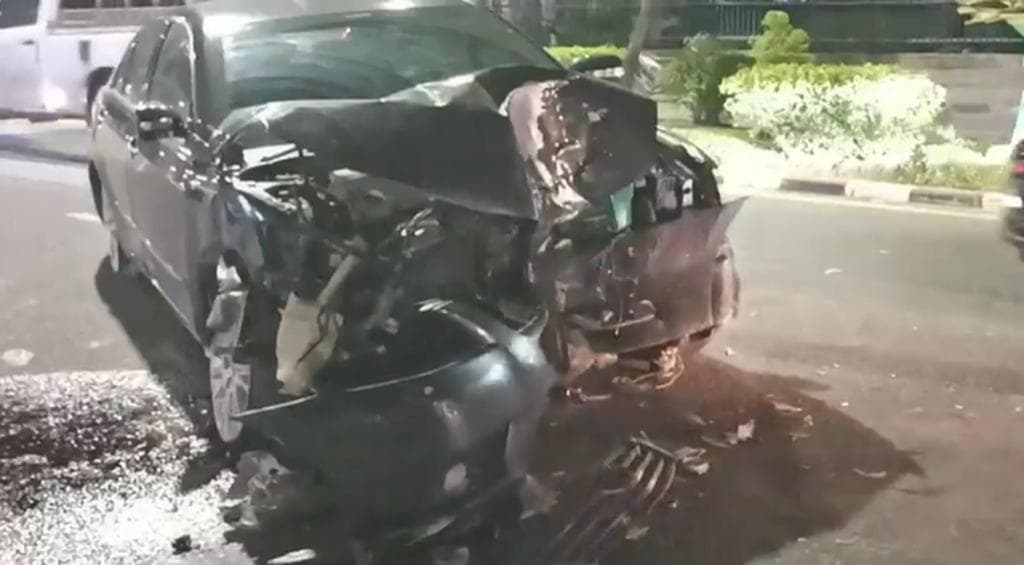Mobil DPRD Jambi Disopiri Anak SMA Tabrakan, Bawa Penumpang Tak Berbusana