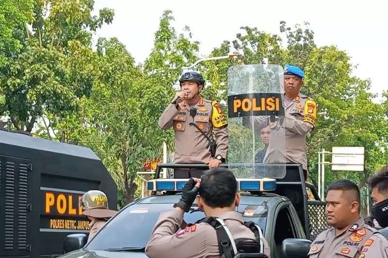 Rusak Fasilitas Balai Kota DKI, Polisi Bubarkan Aksi Unjuk Rasa Buruh