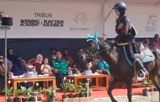 Foto Atlet Panahan Berkuda