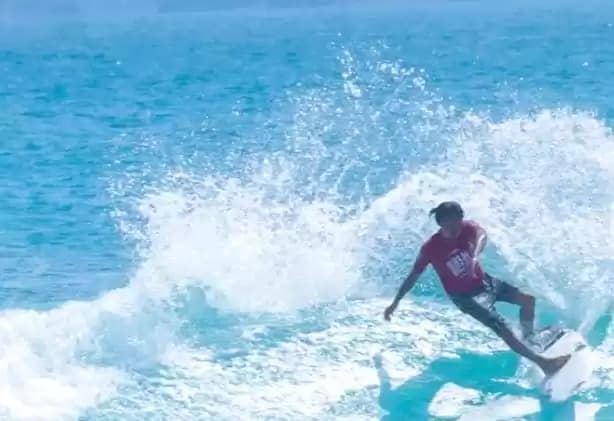 Foto Atlet surfing