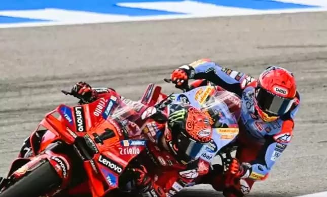 Foto  Bagnaia dan Marc Marquez