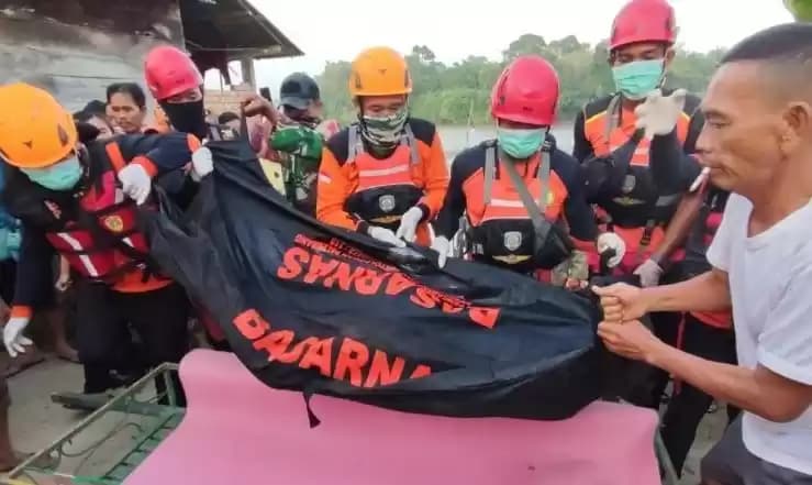 Foto Basarnas Evakuasi Jasad Korban Tenggelam