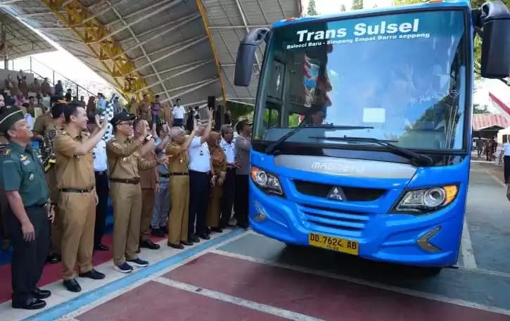Foto Bus Trans Sulsel Gratis
