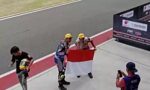 Foto Dua pembalap Indonesia Fahmi dan Riky