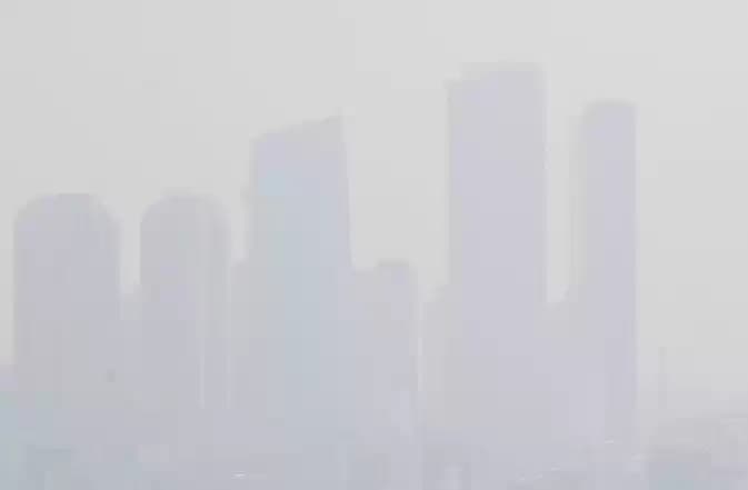 Foto Gedung di Jakarta Tertutup Polusi