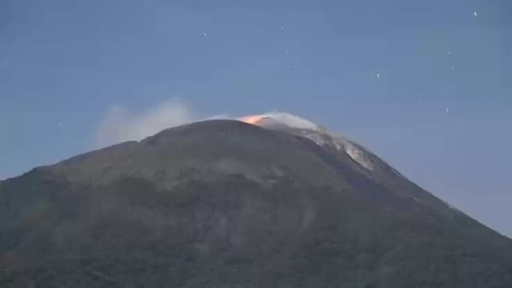 Foto  Gunung Ile Lewotolok