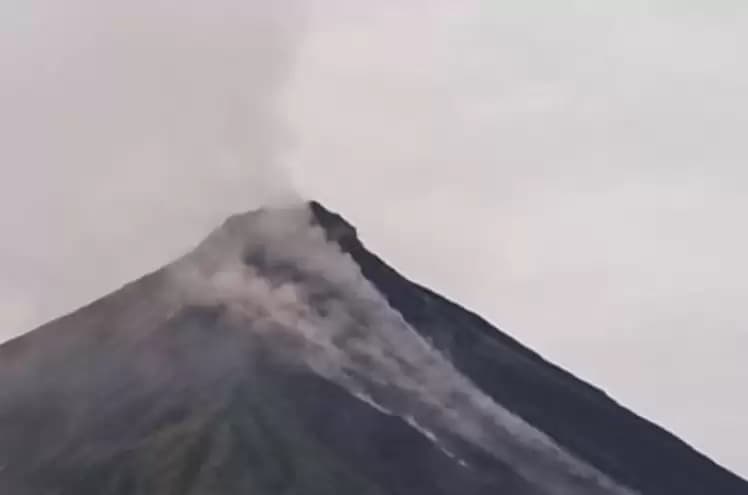 Foto Gunung Karangetan Sulut