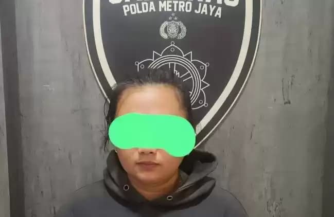 Foto Ibu Cabuli Anak Kandungnya di Bekasi