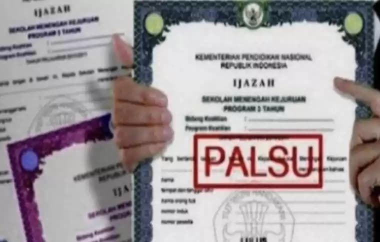 Foto Ijazah Palsu